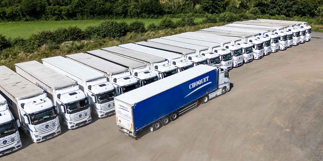 Vue aérienne d'un ensemble en mouvement sur le site du parc des Transports CHOQUET