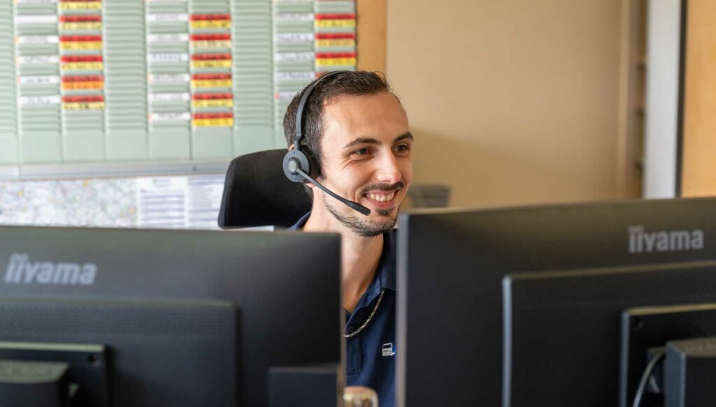 Collaborateur au téléphone chez Transports CHOQUET